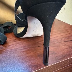 Women’s beautiful strapping heels, brand new, with box